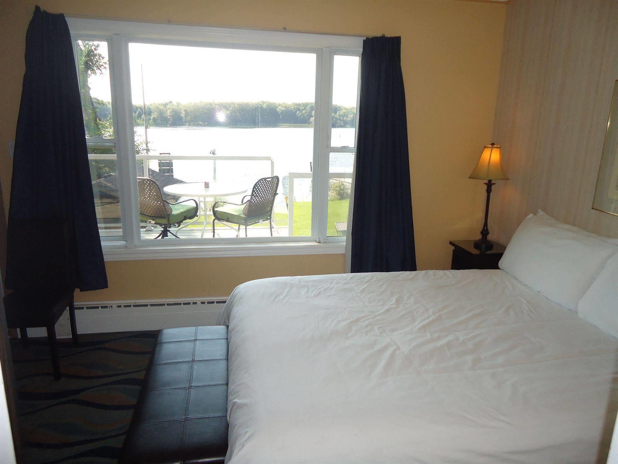 Bayside Inn & Waterfront Suites Kingston Exterior photo